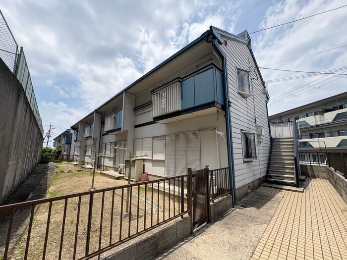 メゾンファミールA棟の物件外観写真