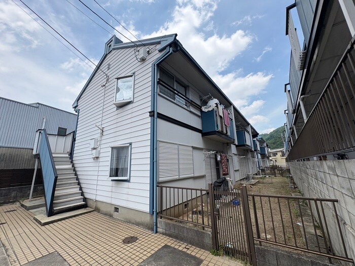 メゾンファミールB棟の物件外観写真