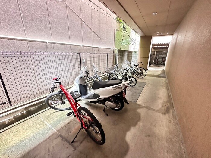 綾小路パレスの物件外観写真