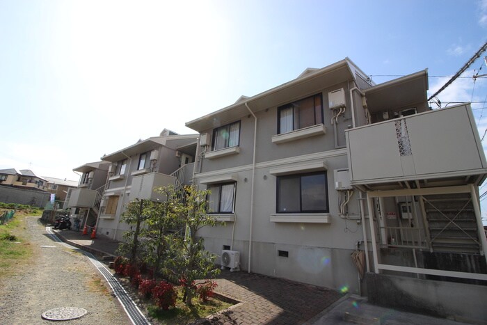 サントス泉ヶ丘の物件外観写真