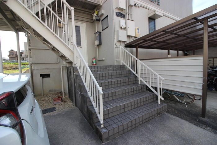 サントス泉ヶ丘の物件外観写真