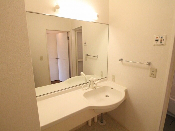 リバ－プレイス中山手の物件内観写真