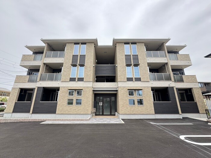 スペチアーレ　クアットロの物件外観写真