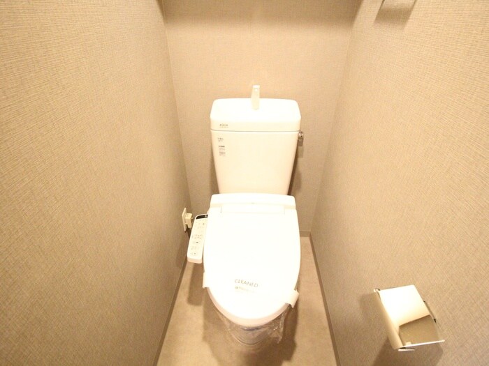 コンフォリア江坂広芝町の物件内観写真