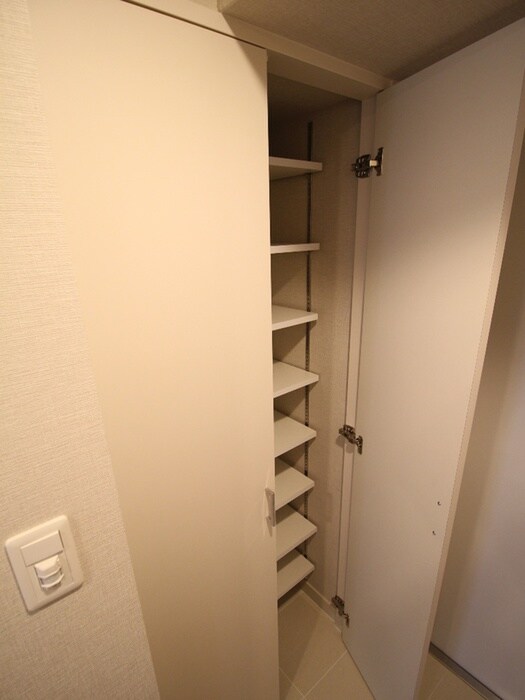 コンフォリア江坂広芝町の物件内観写真