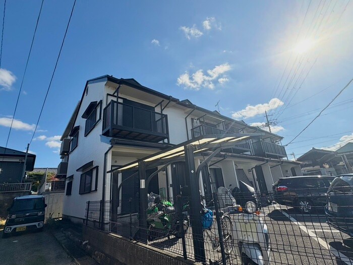 テラスハウスサンの物件外観写真