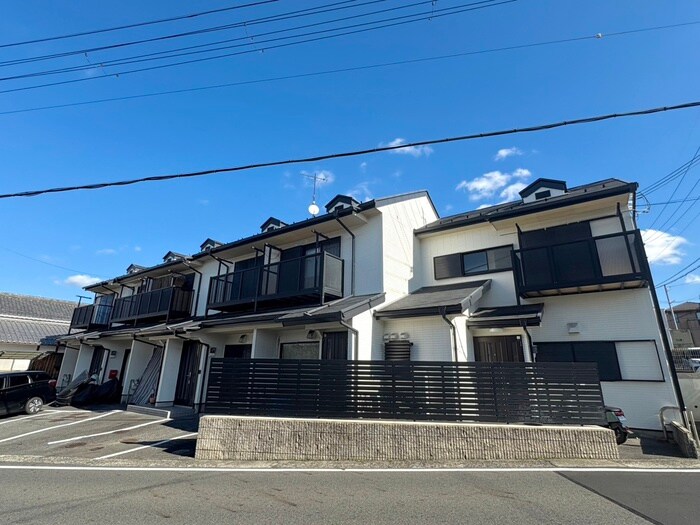テラスハウスサンの物件外観写真