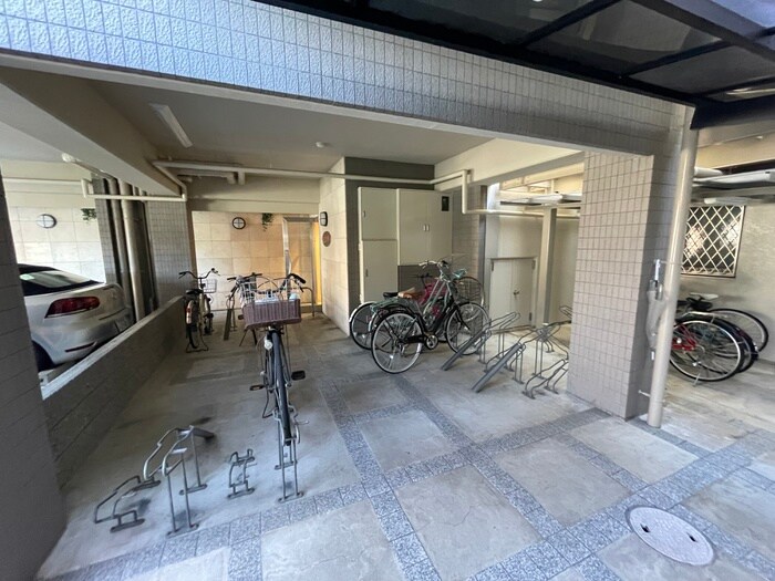 エレガンス西院の物件外観写真