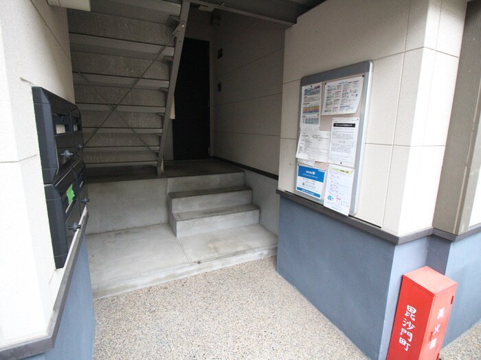 メゾン上七軒の物件外観写真