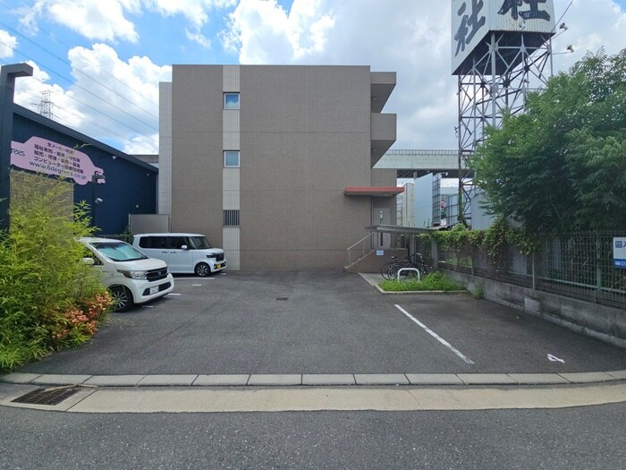 Y´z Lucaoの物件外観写真