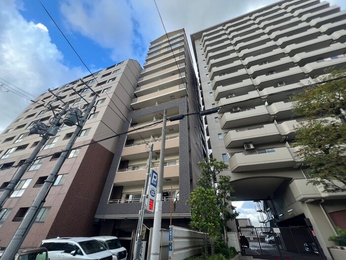 クローバー・ビュー上本町の物件外観写真