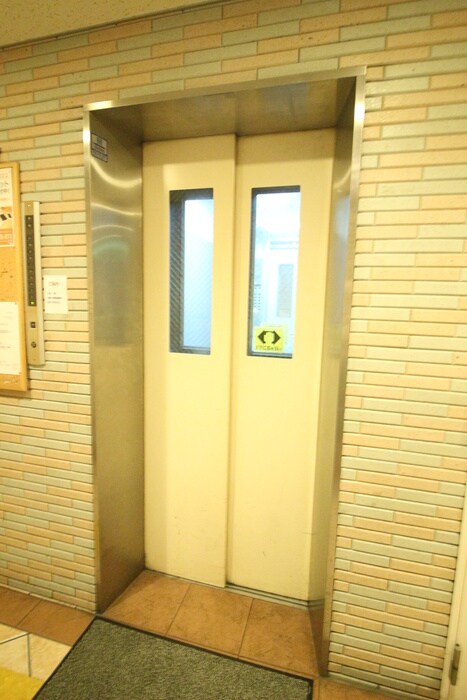 烏丸アネックスⅡの物件外観写真