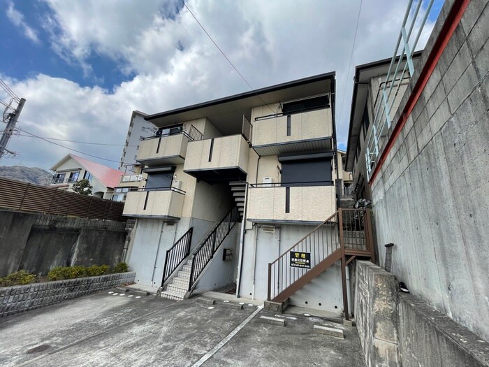 逆瀬台ハイツの物件外観写真