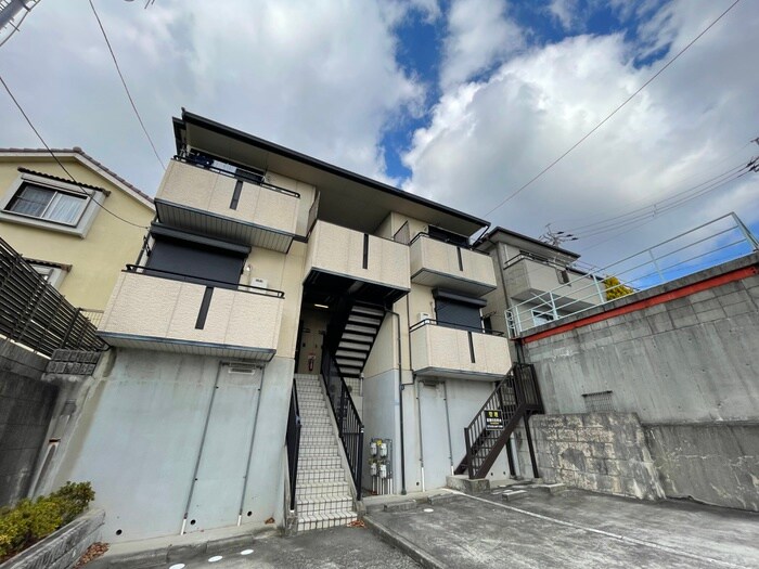 逆瀬台ハイツの物件外観写真