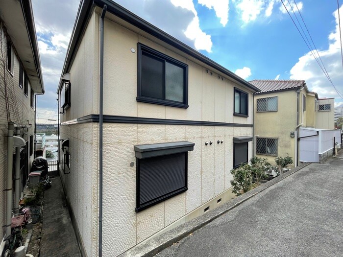 逆瀬台ハイツの物件外観写真