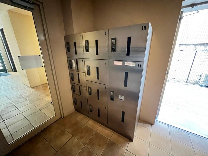 K′s SQUARE ESAKAの物件外観写真