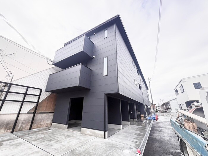 COLORSの物件外観写真