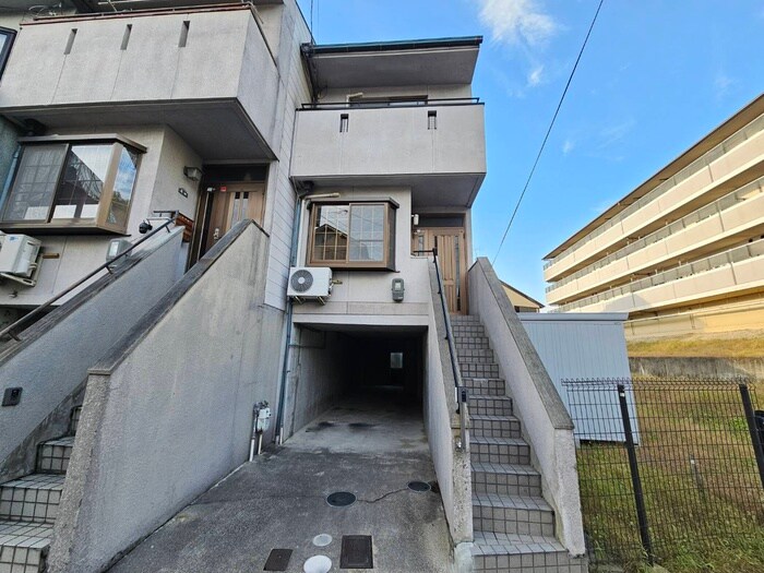 深草鞍ケ谷貸家の物件外観写真