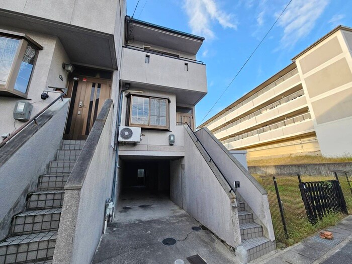 深草鞍ケ谷貸家の物件外観写真