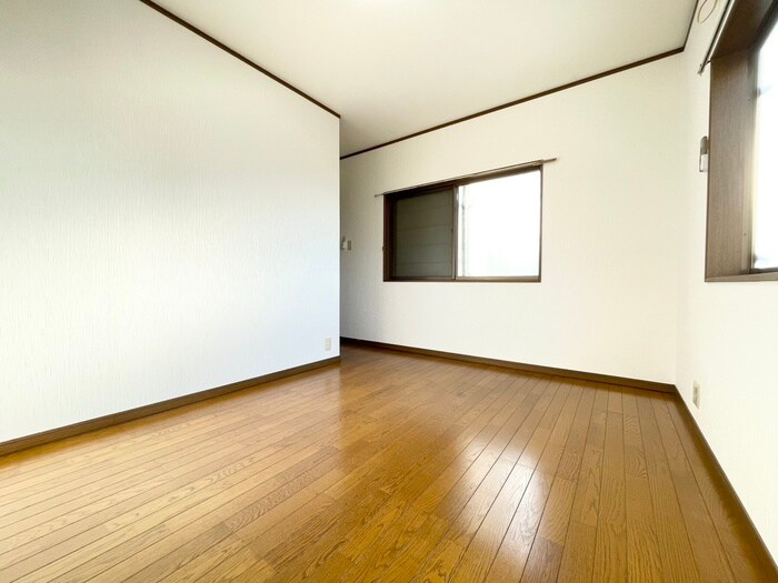 深草鞍ケ谷貸家の物件内観写真