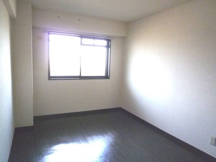 ローズシャトー上山手の物件内観写真