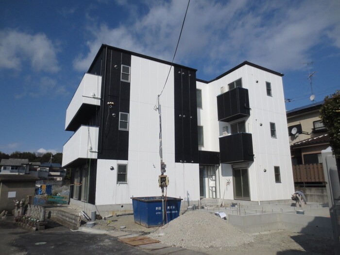 ロイヤルワン中穂茨木の物件外観写真