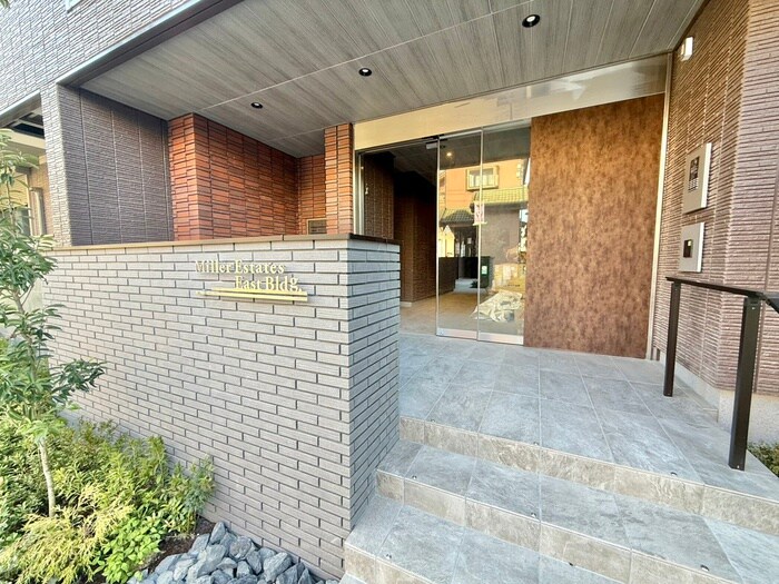 ミラーエステート　イーストビルの物件外観写真