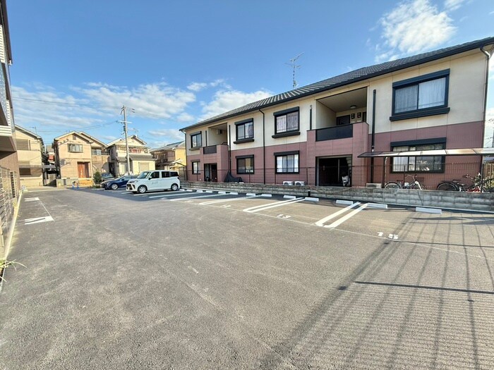 ミラーエステート　イーストビルの物件外観写真