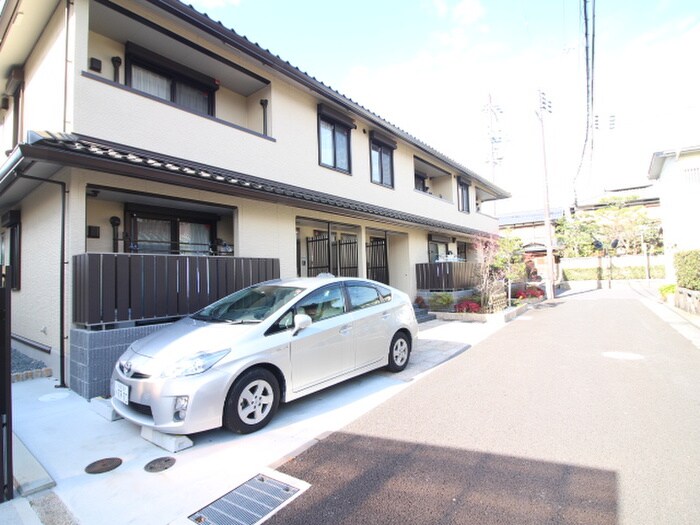 シャルモント勝竜寺の物件外観写真