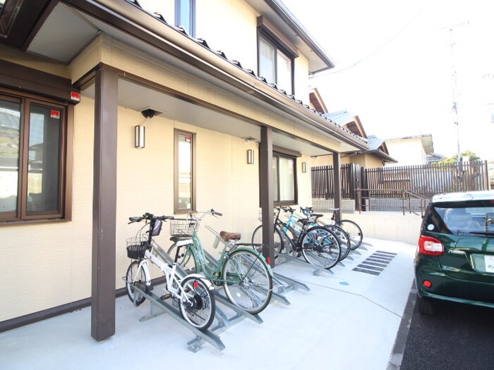 シャルモント勝竜寺の物件外観写真