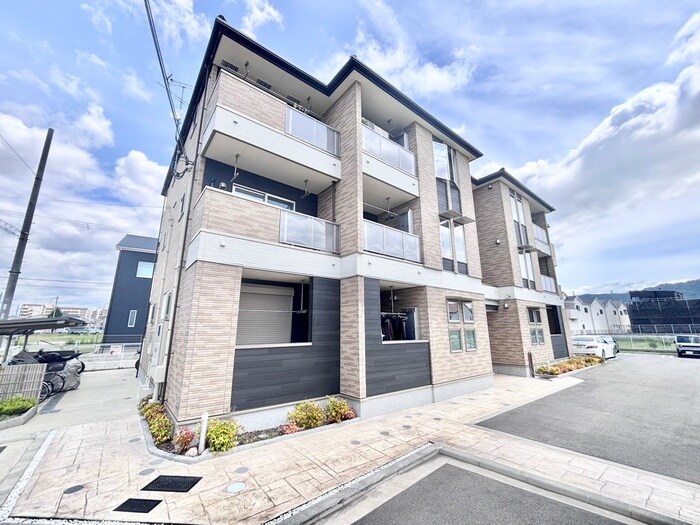 ロワールの物件外観写真