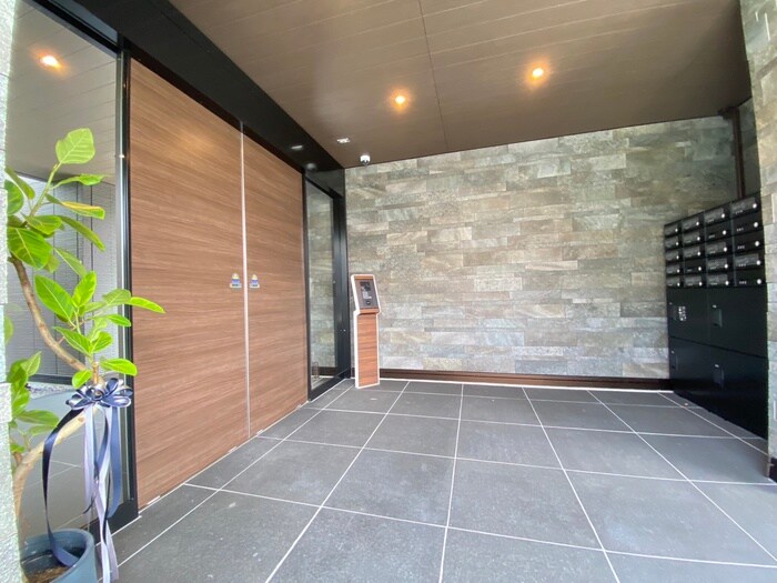 Palais Poire　B棟の物件外観写真