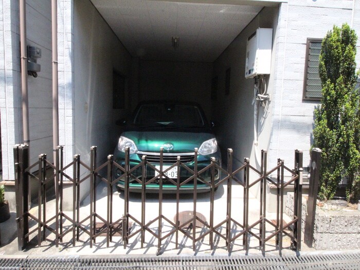 伊賀３丁目貸家の物件外観写真