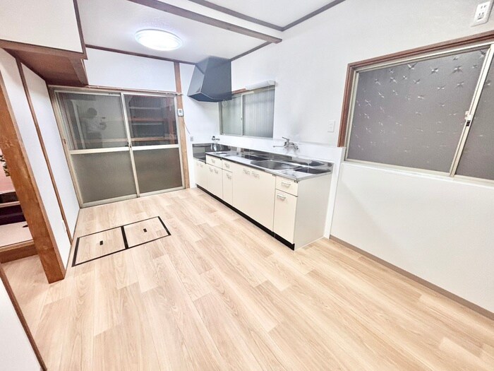 寝屋川市緑町貸家の物件内観写真