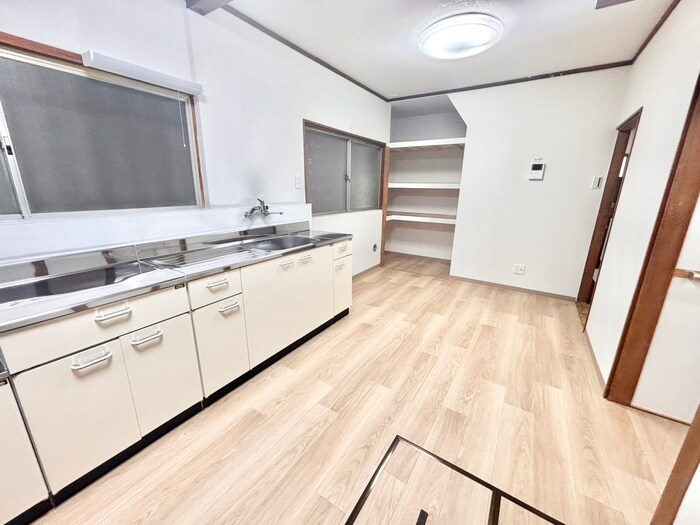 寝屋川市緑町貸家の物件内観写真