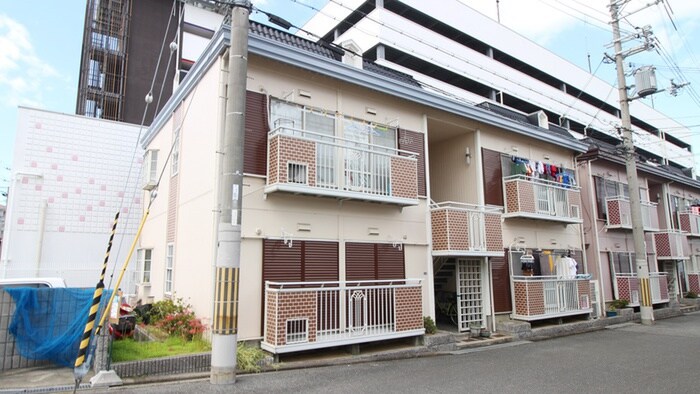 ファミール林B棟の物件外観写真