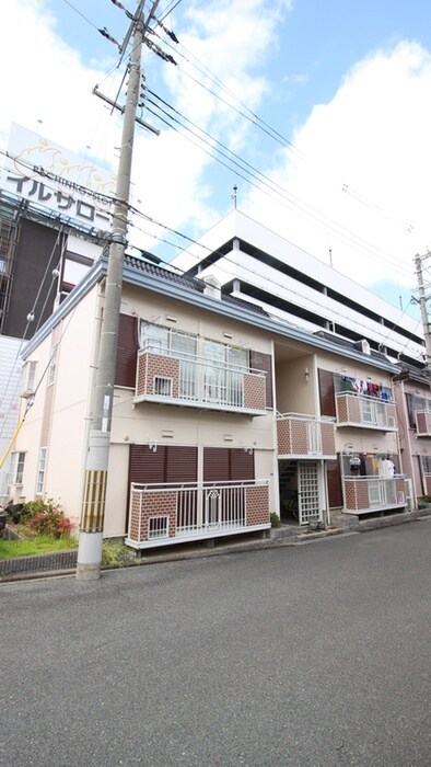 ファミール林B棟の物件外観写真