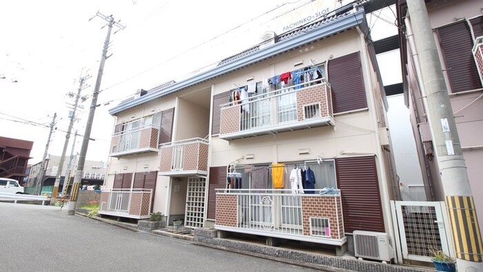 ファミール林B棟の物件外観写真