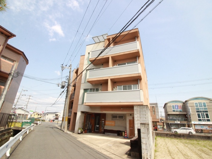 メゾンカルムの物件外観写真