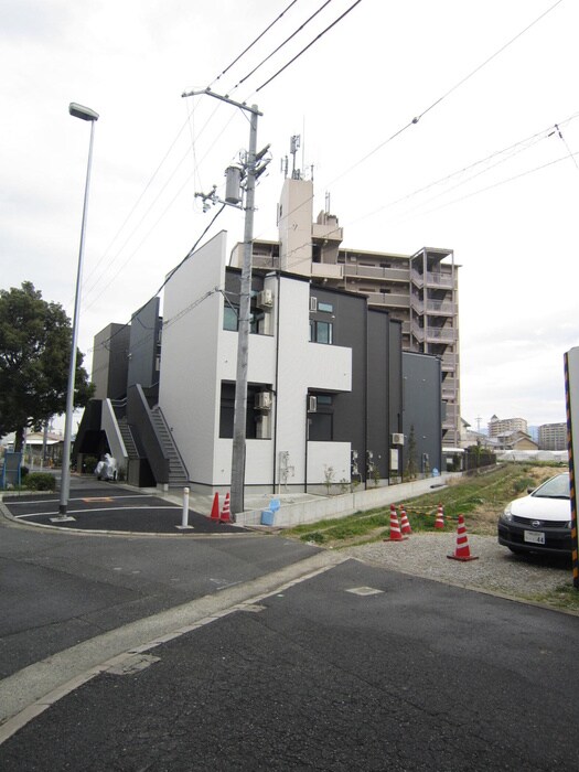 AVENIRの物件外観写真