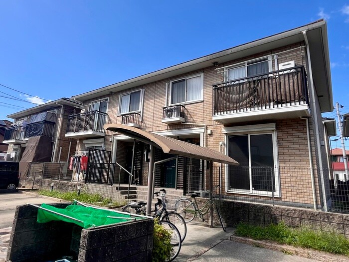 加藤タウンハウスＤ棟の物件外観写真