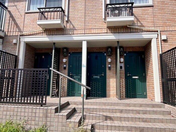 加藤タウンハウスＤ棟の物件外観写真