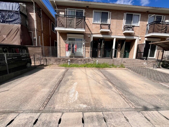 加藤タウンハウスＤ棟の物件外観写真