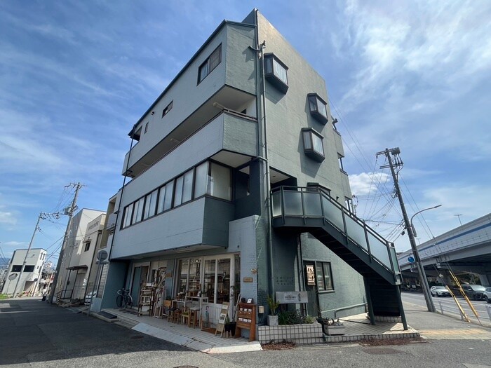 ﾌﾛﾝﾄ･ﾊﾟﾃﾞｨ･ﾌﾞﾘｯｸｽ(1－3F)の物件外観写真