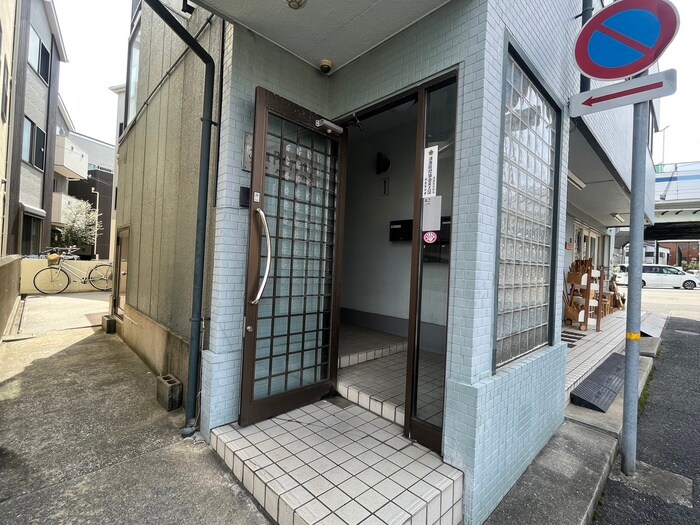 ﾌﾛﾝﾄ･ﾊﾟﾃﾞｨ･ﾌﾞﾘｯｸｽ(1－3F)の物件外観写真