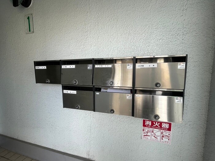 ﾌﾛﾝﾄ･ﾊﾟﾃﾞｨ･ﾌﾞﾘｯｸｽ(1－3F)の物件外観写真