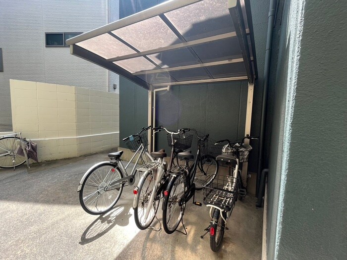 ﾌﾛﾝﾄ･ﾊﾟﾃﾞｨ･ﾌﾞﾘｯｸｽ(1－3F)の物件外観写真