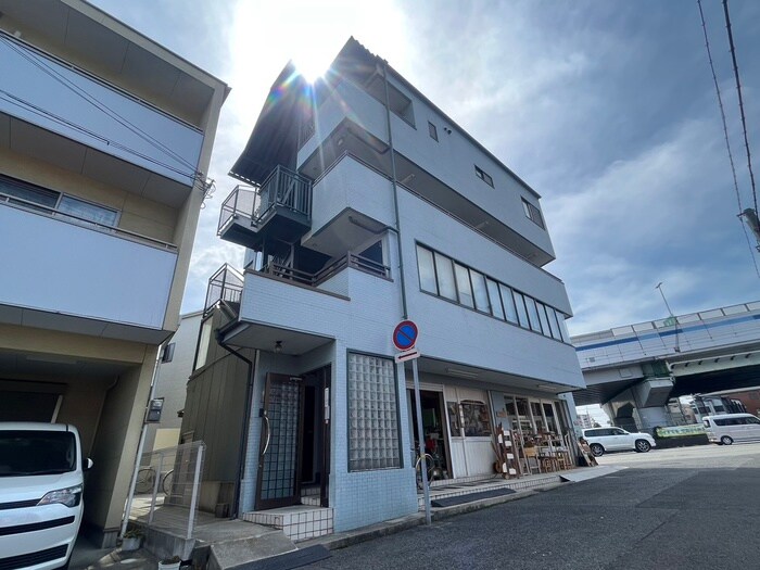 ﾌﾛﾝﾄ･ﾊﾟﾃﾞｨ･ﾌﾞﾘｯｸｽ(1－3F)の物件外観写真