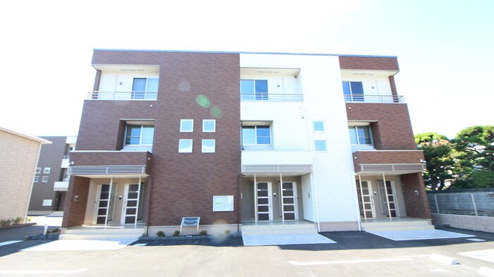 パインルーツⅢの物件外観写真