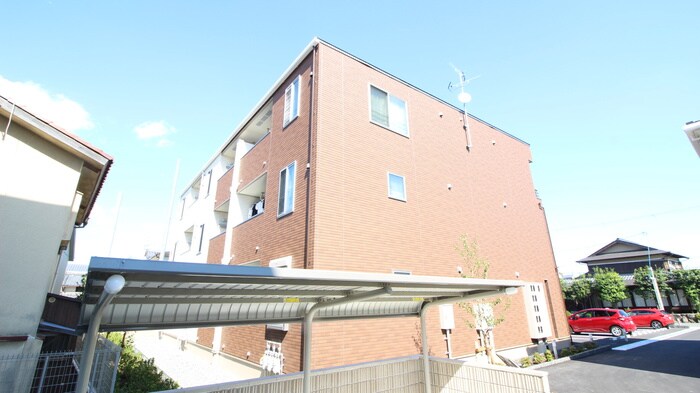 パインルーツⅢの物件外観写真